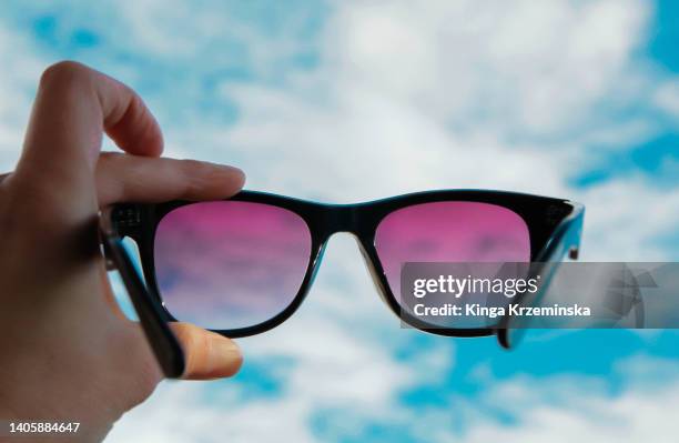 pink glasses - sunglasses ストックフォトと画像