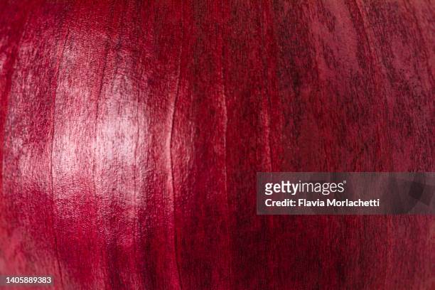 red onion skin macro - red onion stock pictures, royalty-free photos & images