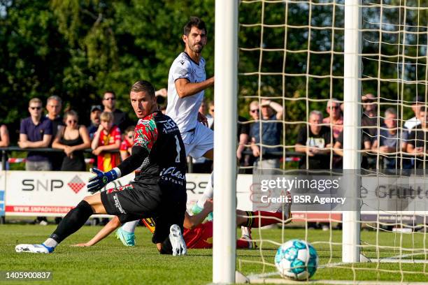 Nelson Miguel Castro Oliveira of PAOK Saloniki during the Friendly match between Go Ahead Eagles and PAOK Saloniki at Sportcomplex Woldermarck on...