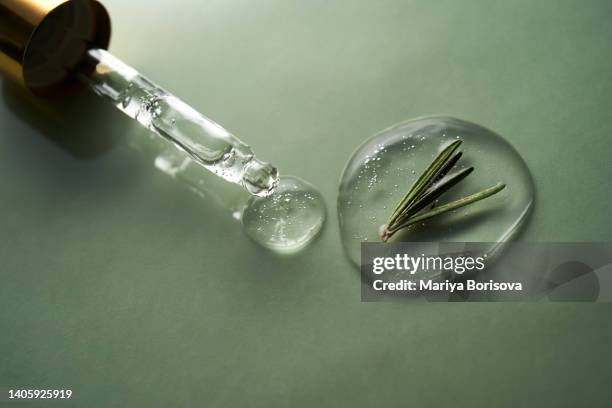 a drop of cosmetics gel with rosemary on a green background. - ローズマリー ストックフォトと画像