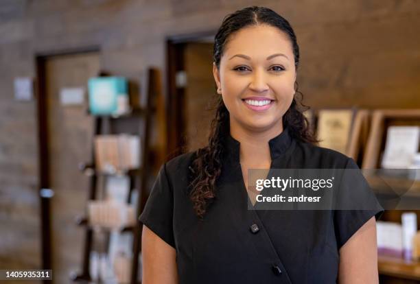 happy woman working at a spa - schoonheidsspecialist stockfoto's en -beelden