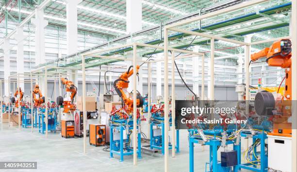 factory shop floor - roboterarm stock-fotos und bilder