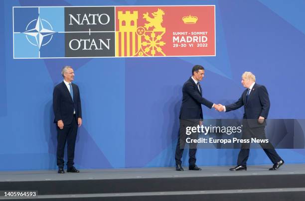 El secretario general de la OTAN, Jens Stoltenberg; el presidente del Gobierno, Pedro Sanchez; y el primer ministro del Reino Unido, Boris Johnson, a...