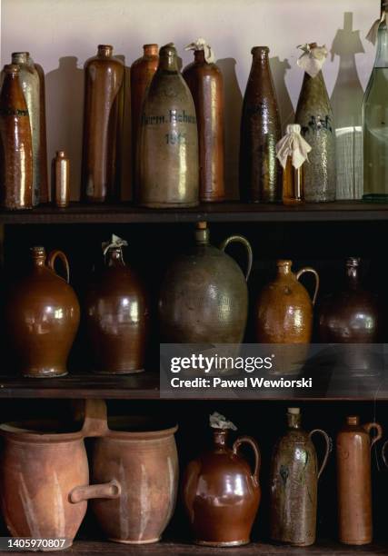 vintage bottles, flasks and pots - flachmann stock-fotos und bilder
