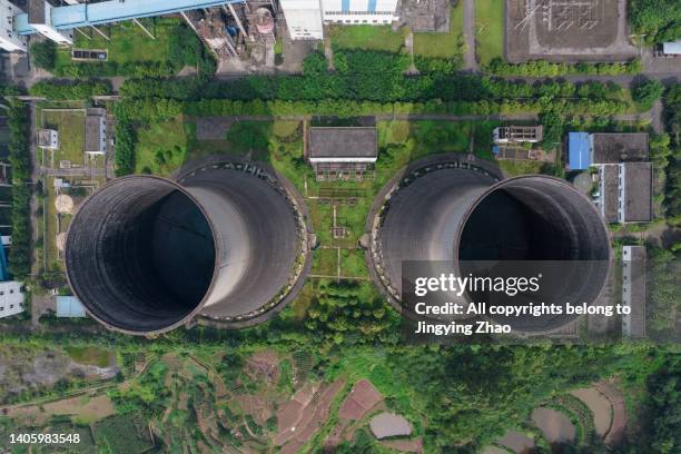 close-up aerial view of heat dissipation chimney of thermal power plant - stripping stockfoto's en -beelden