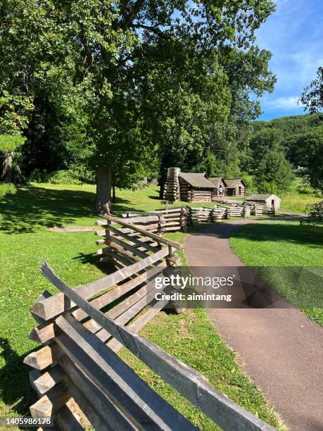 fence and log cabins at valley forge national historic park - valley forge stockfoto's en -beelden