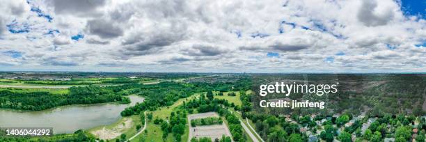 aerial milne dam conservation park and highway 407,  markham, canada - lakeshore park stock pictures, royalty-free photos & images