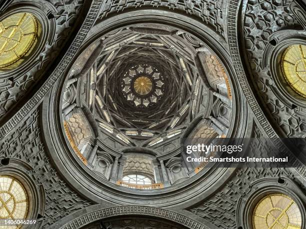 majestic dome of the "chapel of the shroud" designed by "guarino guarini" in the 17th century in baroque style in turin, piedmont, italy - turin cathedral stock pictures, royalty-free photos & images