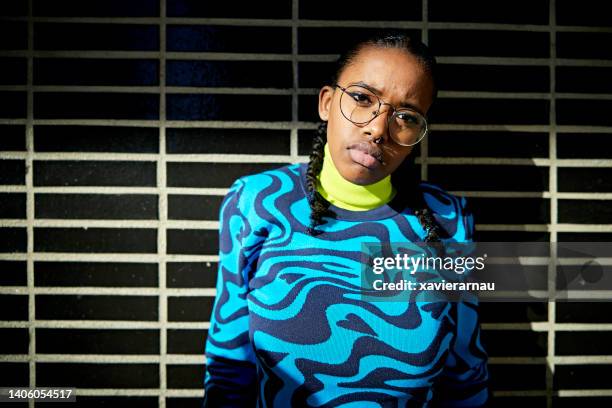 outdoor portrait of 16 year old black girl - black hair braiding stock pictures, royalty-free photos & images