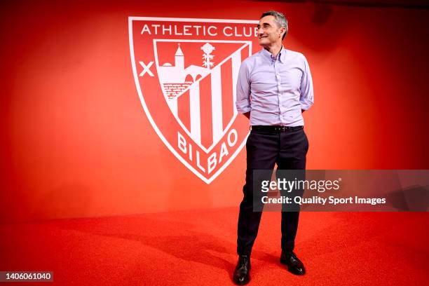 The new coach of Athletic Club Ernesto Valverde poses next to the Athletic Club shield during his presentation at the San Mamés stadium on June 30,...