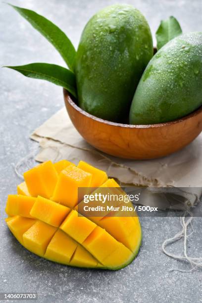 fresh mango slice and on bowl - mur cuisine stockfoto's en -beelden