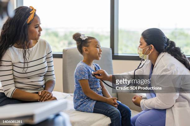 doctor examines her young patient - sick child and mother in hospital stock pictures, royalty-free photos & images