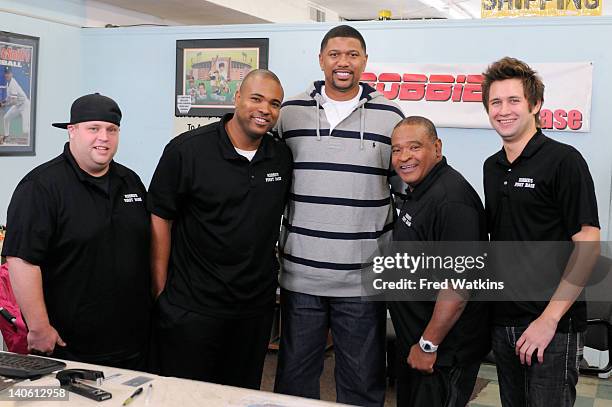 Strike It Rich" - Former NBA star Jalen Rose swings by to educate Junior in basketball, while Senior negotiates with a customer who literally crosses...