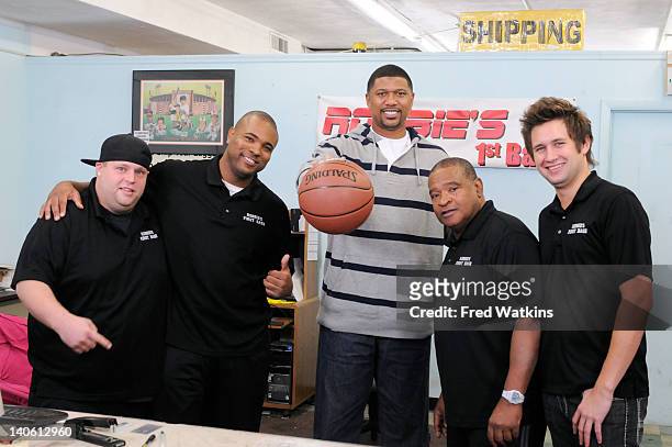 Strike It Rich" - Former NBA star Jalen Rose swings by to educate Junior in basketball, while Senior negotiates with a customer who literally crosses...