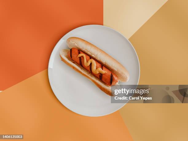 top view hot dog on plate - wurst stock-fotos und bilder