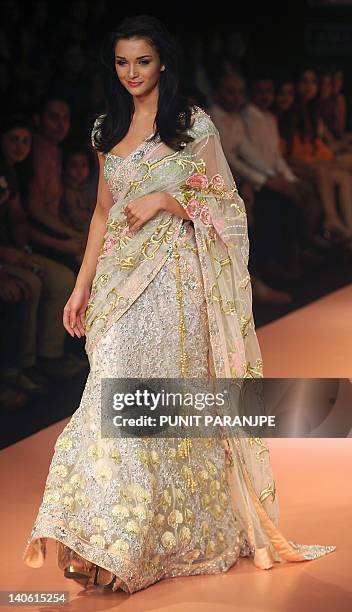 British model turned actress Amy Jackson showcases a creation by Indian designer Bhairavi Jaikishan on the second day of Lakme Fashion Week summer...