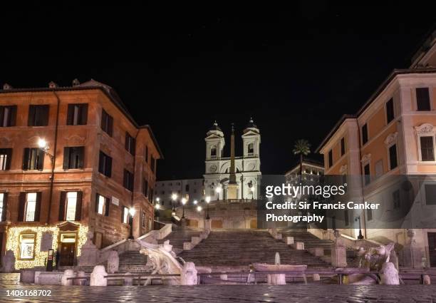 piazza di spagna with spanish steps, trinita dei monti church and fontana della barcaccia illuminated at night in rome, lazio, italy - spanish steps stock-fotos und bilder