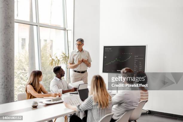 executive giving presentation - multimedia presentation stock pictures, royalty-free photos & images
