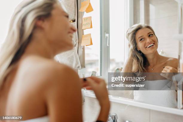 preparing to do my hair - woman long hair mirror stock pictures, royalty-free photos & images