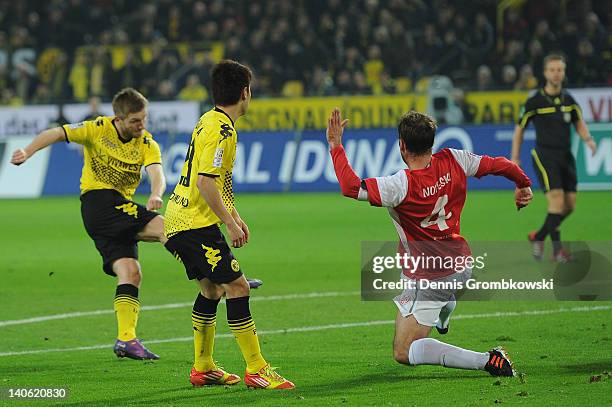 Jakub Blaszczykowski of Dortmund scores his team's opening goal during the Bundesliga match between Borussia Dortmund and FSV Mainz 05 at Signal...