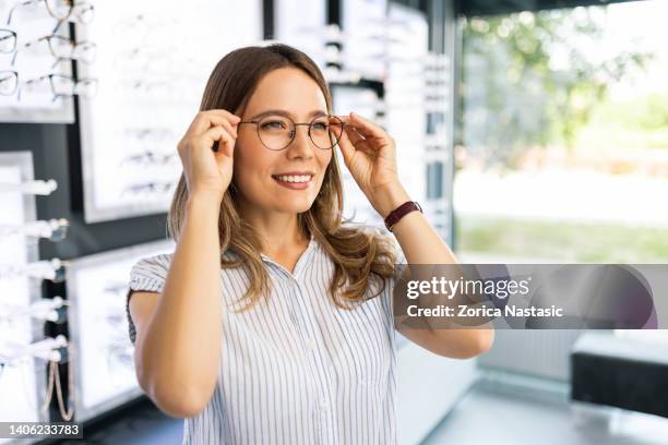 choosing eyeglasses - eyeglass frames stock pictures, royalty-free photos & images