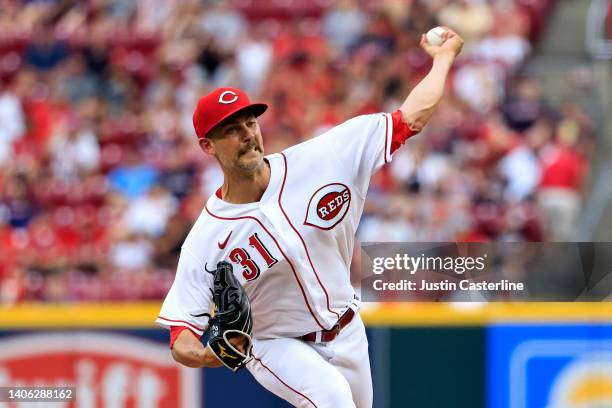 Mike Minor of the Cincinnati Reds throws a pitch during the third inning in the game against the Atlanta Braves at Great American Ball Park on July...