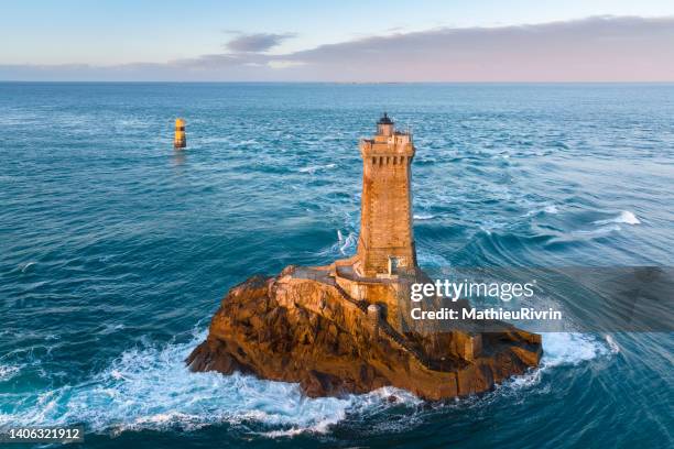 lever de soleil à la pointe du raz - headland stock-fotos und bilder