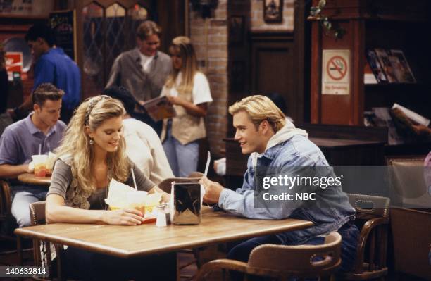 Guess Who's Coming to College?" Episode 2 -- Air Date -- Pictured: Anne Tremko as Leslie Burke, Mark-Paul Gosselaar as Zack Morris -- Photo by:...