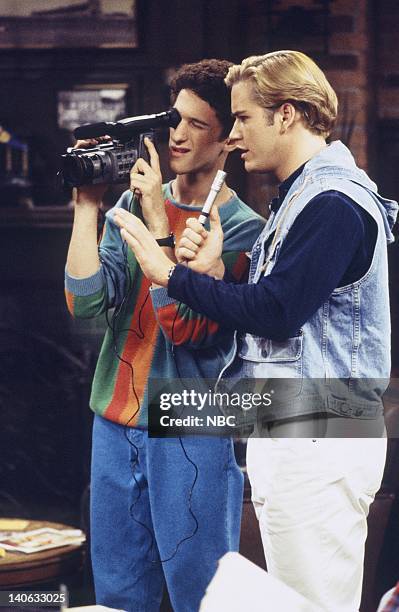 Zack, Lies & Videotape" Episode 3 -- Air Date -- Pictured: Dustin Diamond as Screech Powers, Mark-Paul Gosselaar as Zack Morris -- Photo by: Monty...