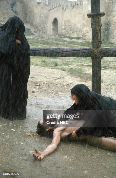 Pictured: Robert Powell as Jesus, Olivia Hussey as Mary, the mother of Jesus -- Photo by: NBC/NBCU Photo Bank