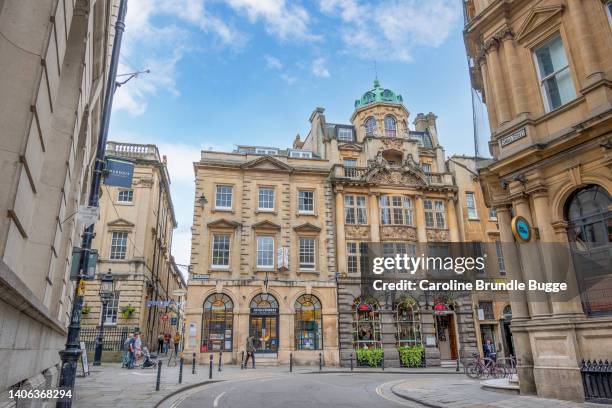 corn street, old city bristol, england - bristol stockfoto's en -beelden