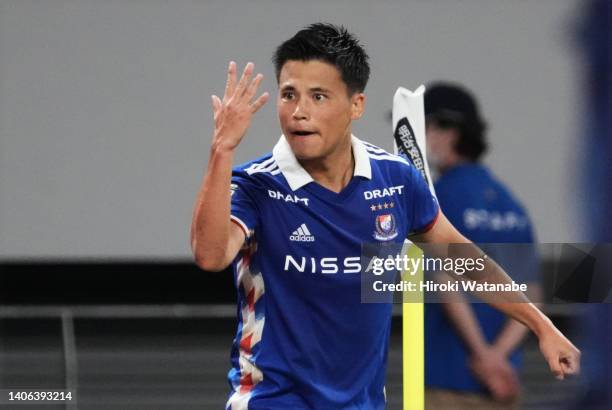 Ryo Miyaichi of Yokohama F.Marinos celebrates scoring his team's fourth goal during the J.LEAGUE Meiji Yasuda J1 19th Sec. Match between Shimizu...