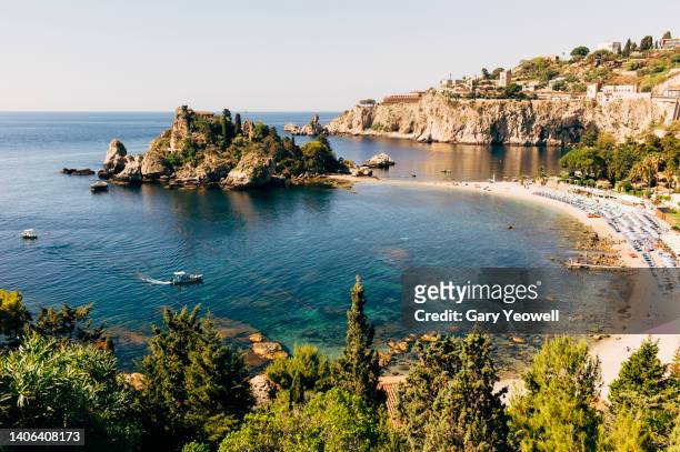 isola bella in taormina, sicily - sicilia - fotografias e filmes do acervo