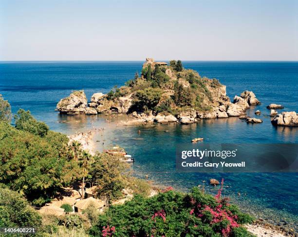 isola bella in taormina, sicily - isola bella sizilien stock-fotos und bilder