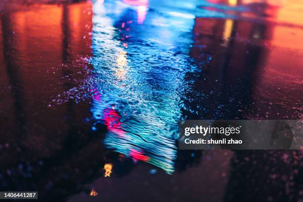 asphalt road after rain - high dynamic range imaging 個照片及圖片檔