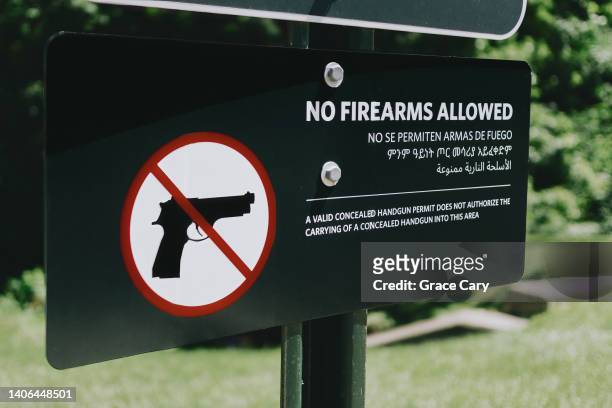 gun-free zone at park - wapencontrole stockfoto's en -beelden