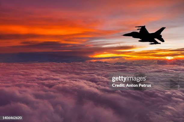 Fighter Jet Sunset Photos and Premium High Res Pictures - Getty Images