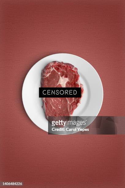 raw steak.raw meat with label censored written - 徹底 ストックフォトと画像