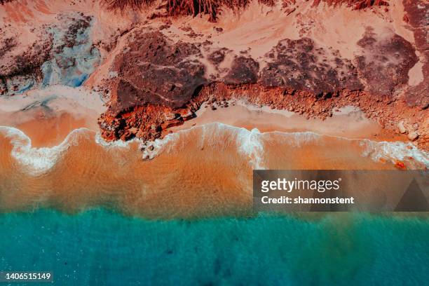 idílico destino de playa remota - australia fotografías e imágenes de stock