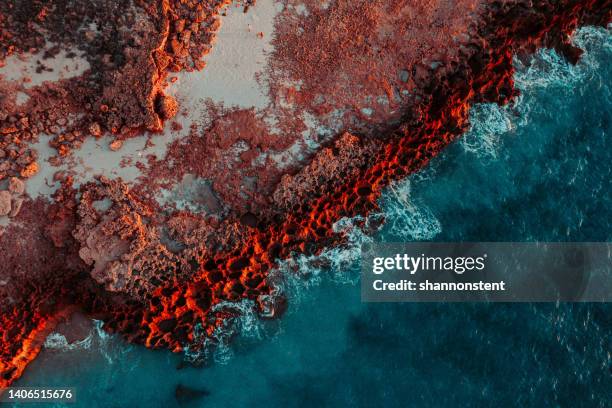 rocky australian coastline - broome imagens e fotografias de stock