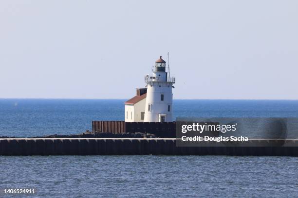 lighthouse and keepers house - vintage cleveland ohio stock pictures, royalty-free photos & images