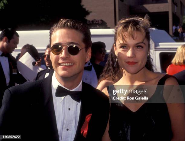 Jason Priestley and Christine Elise at the 44th Annual Primetime Emmy Awards, Pasadena Civic Auditorium, Pasadena.