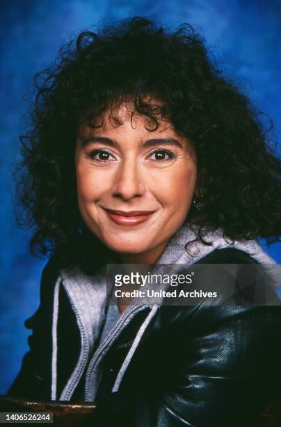 Maria Ketikidou, deutsch griechische Schauspielerin, bei einem Studiofotoshooting, Deutschland um 1994.