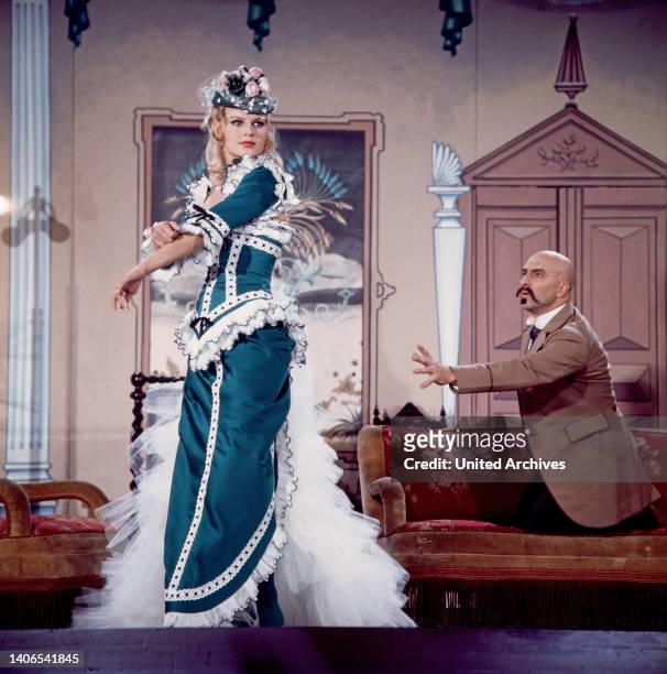 Hochzeitsnacht im Paradies, Fernsehfilm nach der Operette von Friedrich Schröder, Deutschland 1974, Regie: Thomas Engel, Darsteller: Marlene Charell,...