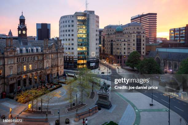 dramatic sky, sunrise, city square, leeds, england - leeds stock-fotos und bilder