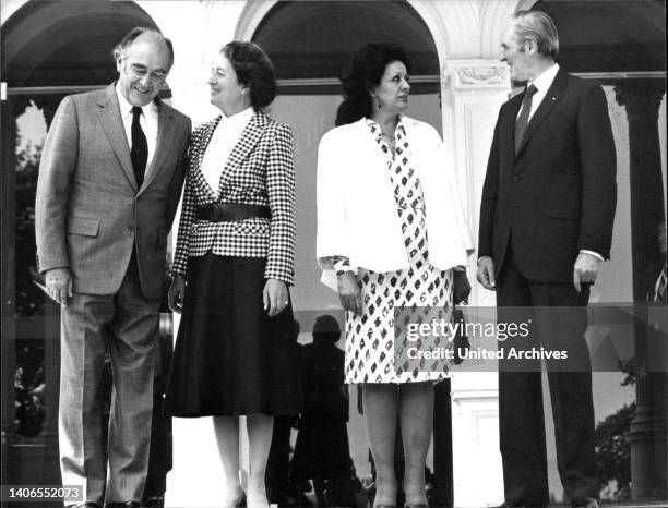 Mexikanischer Staatspräsident Jose Lopez Portillo neben Frau Carstens, und Bundespräsident Karl Carstens mit Frau Carmen Romano de Lopez Portillo.