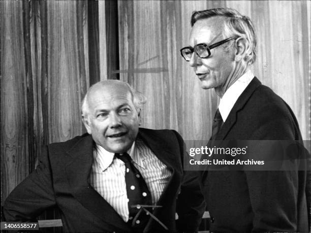 Ministerpräsident der Niederlande Dr. Johannes Marten den Uyl mit Außenminister Max van der Stoel.