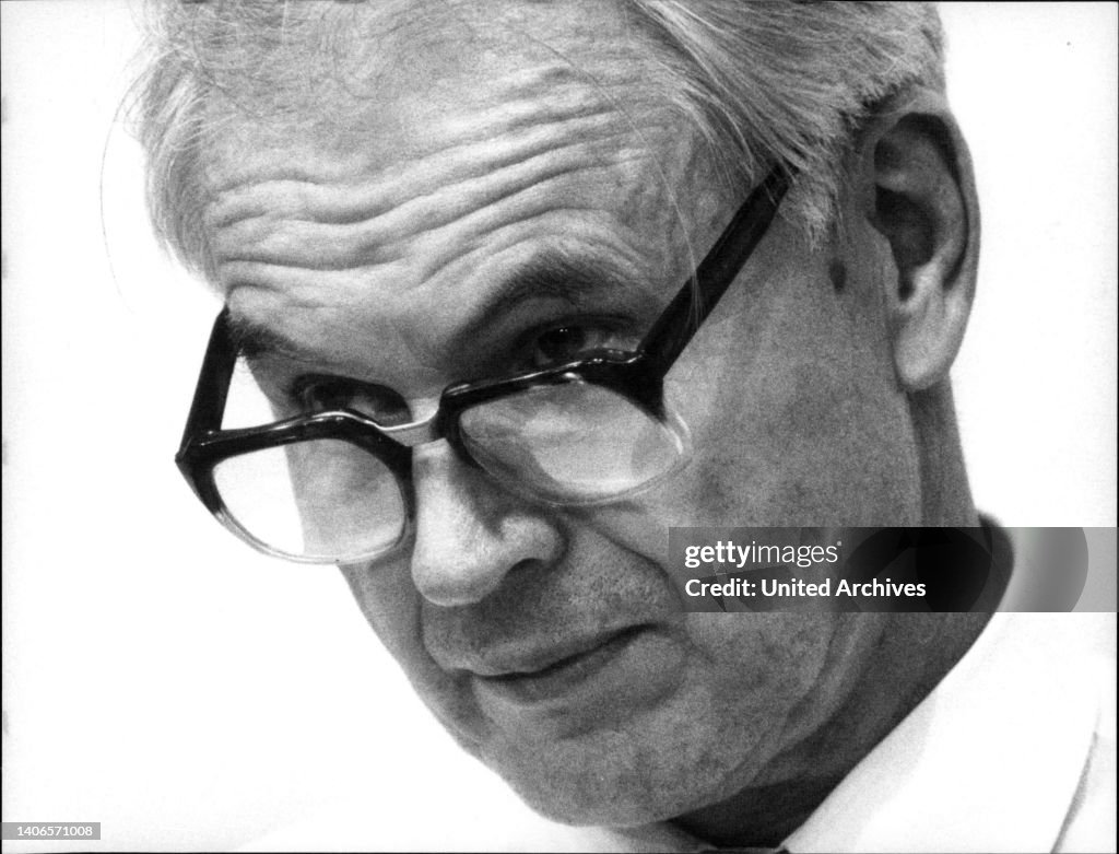 Modrow Das Bild ist ein Porträt des Ministerpräsidenten der DDR, Hans... News ...