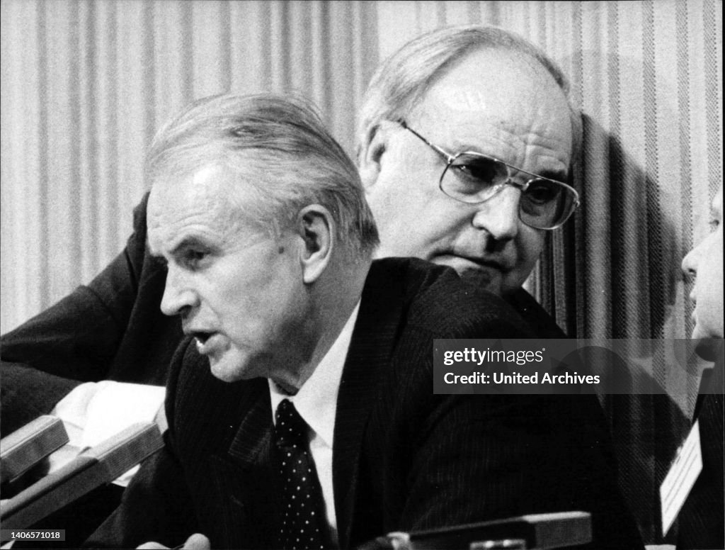 Modrow Das Bild zeigt den DDR-Ministerpräsidenten Hans Modrow mit... News ...