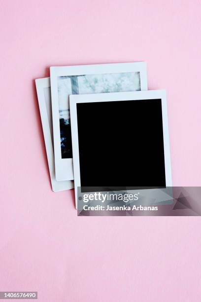 blank instant print transfer - transferência de impressão instantânea imagens e fotografias de stock